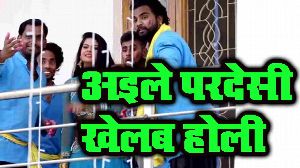 Aile Pardeshi Khelab Holi